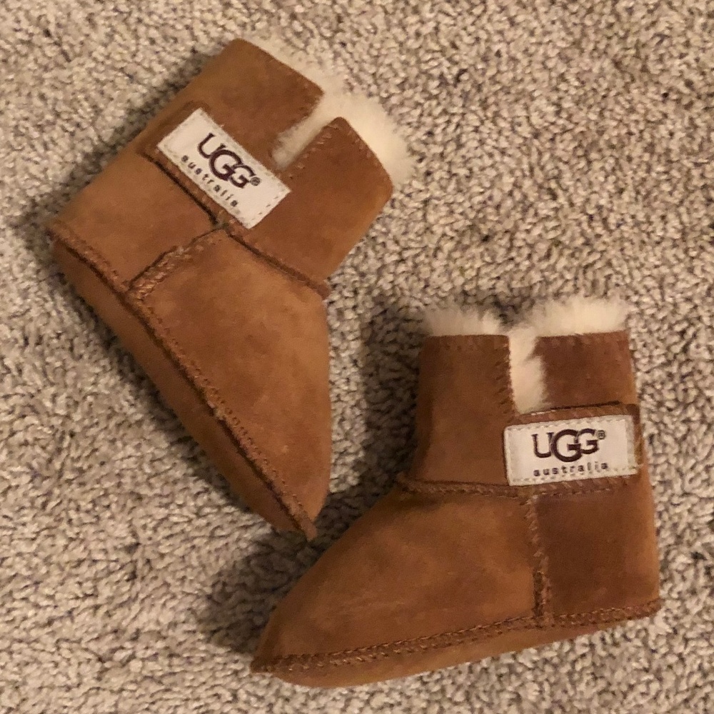 Baby/Crib Ugg Boots, size small
